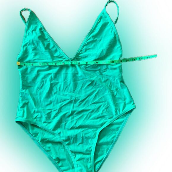 PRETTY LITTLE THING Swimsuit - Picture 1 of 5